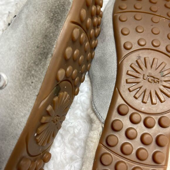 UGG Lane Moccasin Slipper gray suede with beige fur lining SZ6 rubber soles. - Picture 8 of 8